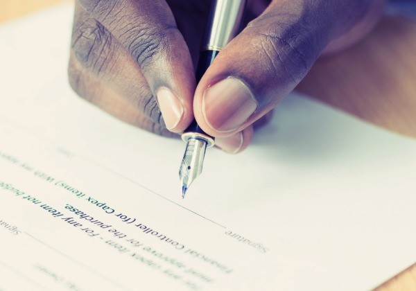 advantages and disadvantages of a share issue